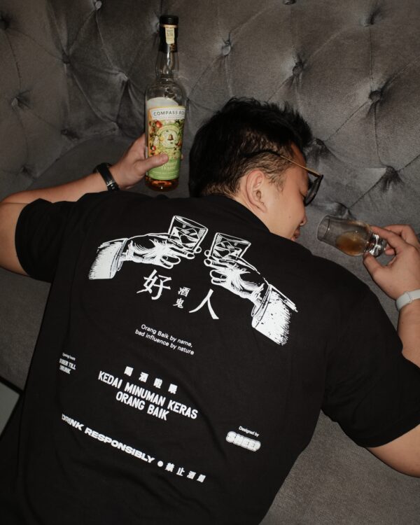 I'M NOT AN alcoholic 我不是酒鬼 T-Shirt - Image 3
